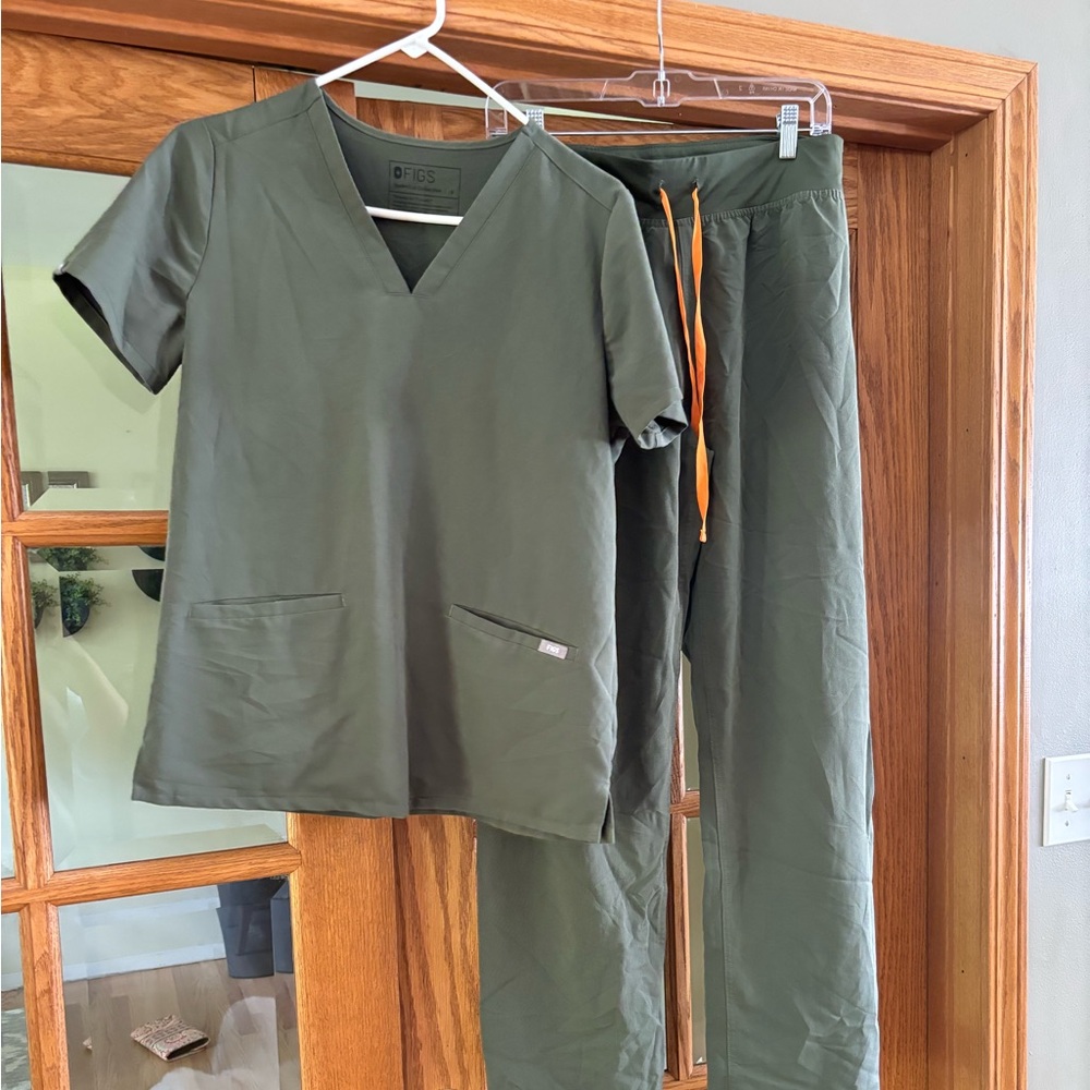 Figs scrub set- hunter green